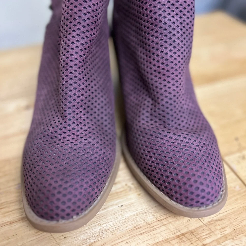 Qupid Purple Ankle Booties with Chunky Heel‎ size 7.5